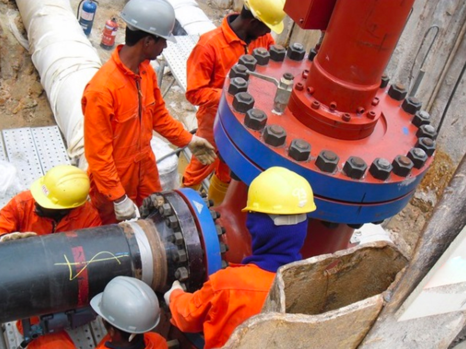 Hot Tapping and Line Stop Installation